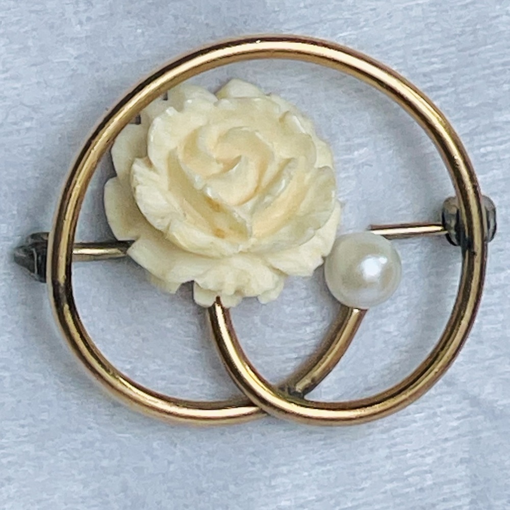 Vintage WRE 12K Gold Filled Carved Rose Faux Pearl Brooch Pin Love Knot